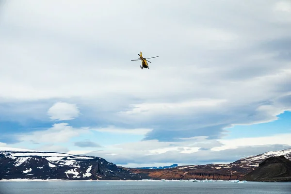 Vega Island Antarktis December 2023 Quark Expeditions Airbus H145 Helikopter — Stockfoto