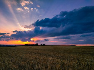 alan dramatik günbatımı