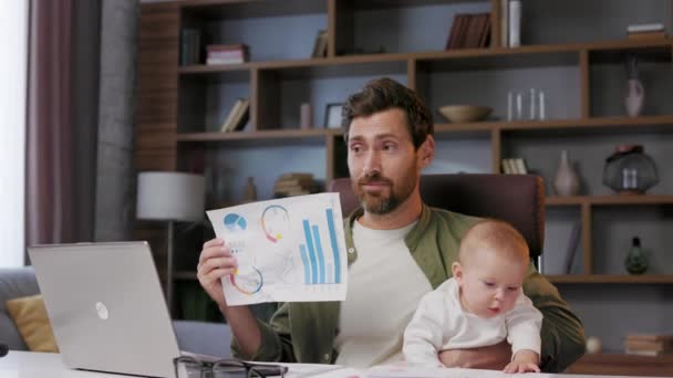 Father Maternity Leave Holding Online Conference Meeting Home Office Small — Vídeo de Stock