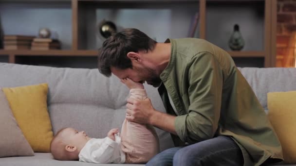Dad Plays His Little Baby Couch Cozy Apartment Fatherly Love — Stock videók