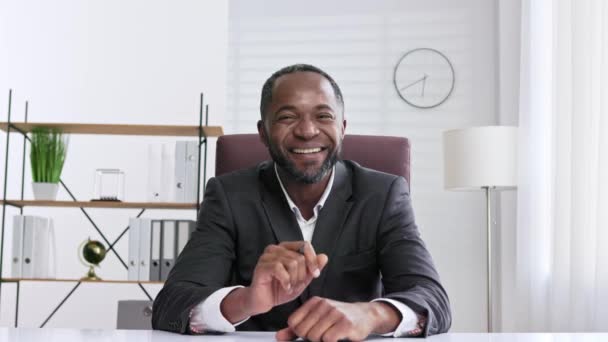 Afroamerikanischer Geschäftsmann Bei Einer Online Beratung Webcam Headshot Portrait Online — Stockvideo