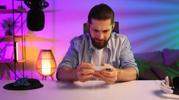Gamer Neon Room Bearded Guy Sits Table Plays Video Game —  Fotos de Stock