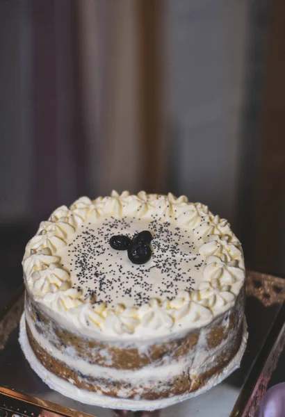 chocolate and vanilla cake with chocolate and vanilla cream