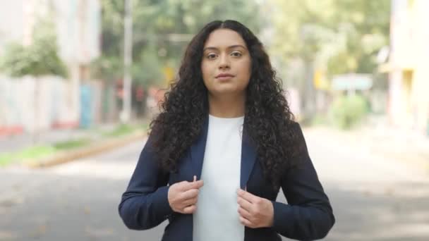 Kıvırcık Saçlı Hintli Kadını — Stok video