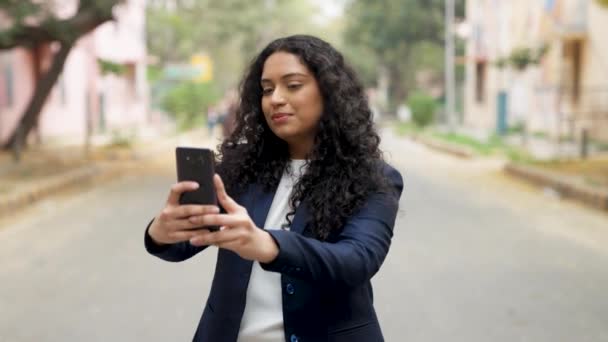 Curly Hair Indian Businesswoman Taking Selfie — Stock Video