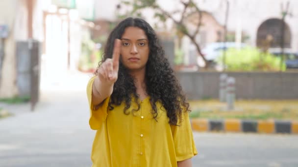 India Chica Con Pelo Rizado Diciendo — Vídeos de Stock