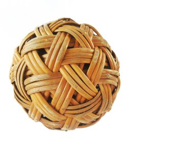 Beyaz arkaplanı olan Takraw Rattan futbol topu