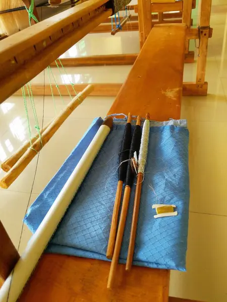 Ahşaptan yapılmış Songket kanca dokuma aracı
