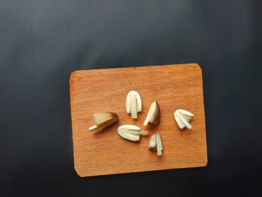 Yenilmeye hazır taze Merang mantarları.