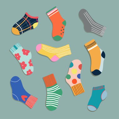 Renkli çoraplar takımı. Farklı renklerde modern çoraplar. Web ve baskı için karikatür tasarımı.