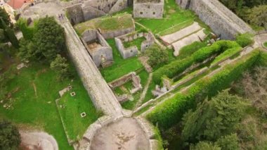 Yavaş çekim video. The Fortress Spanjola ya da Herceg-Novi 'deki İspanyol kalesi. Karadağ 'ın tatil beldeleri.