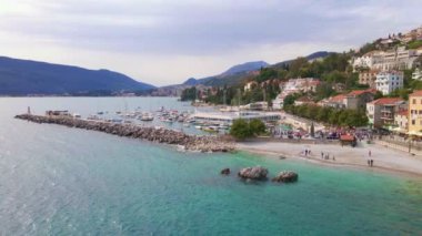 Boka Kotor Körfezi girişinde yer alan Herceg Novi 'nin merkezindeki Forte Mare Kalesi' nin klibi. Karadağ 'ın tatil beldeleri.
