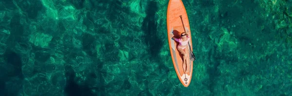 Banner Long Format Jeunes Femmes Amusant Stand Paddle Dans Mer — Photo