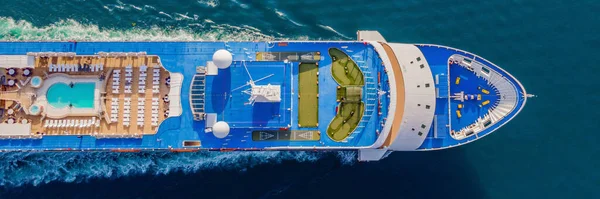 Banner Long Format Luxus Utasszállító Hajó Kotori Öbölben Covid Világjárvány — Stock Fotó