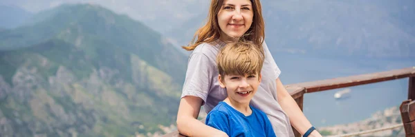 Banner Long Format Mother Son Travellers Enjoys View Kotor Montenegro — Stock Photo, Image
