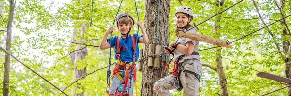 Banner Long Format Mother Son Climbing Extreme Road Trolley Zipline — Stock Photo, Image