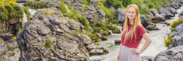Banner Long Format Kvinna Turist Bakgrunden Pittoreska Niagarafallen Floden Cievna — Stockfoto