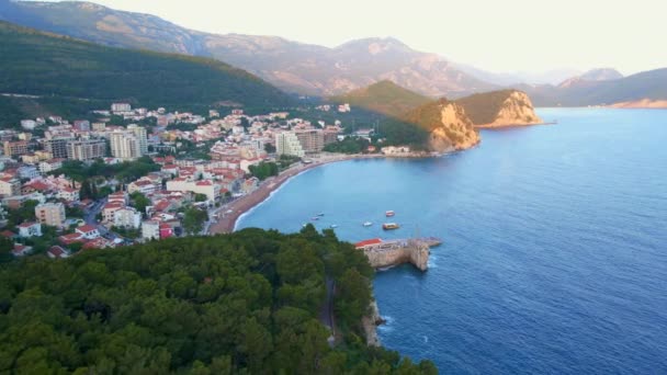 Flygvideo Staden Petrovac Kuststad Vid Adriatiska Havet Resor Till Montenegro — Stockvideo