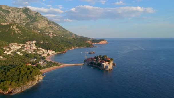 Sveti Stefan Adasının Havadan Çekilmiş Videosu King Queen Parkının Yakınında — Stok video