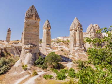 Kapadokya 'daki Aşk Vadisi' nde eşsiz jeolojik oluşumlar, Türkiye 'de popüler seyahat merkezleri.