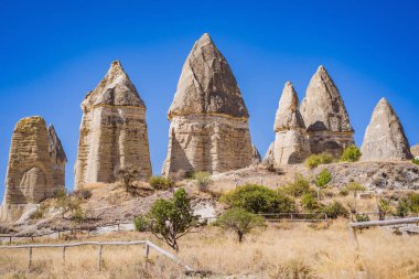 Kapadokya 'daki Aşk Vadisi' nde eşsiz jeolojik oluşumlar, Türkiye 'de popüler seyahat merkezleri.