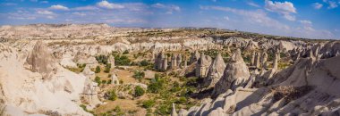 Kapadokya 'daki Aşk Vadisi' nde eşsiz jeolojik oluşumlar, Türkiye 'de popüler seyahat merkezleri.