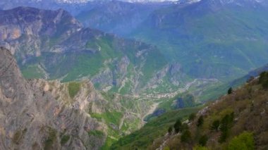 Grlo Sokolovo Kanyonu 'nun hava görüntüsü. Karadağ 'da nefes kesici bir manzara.