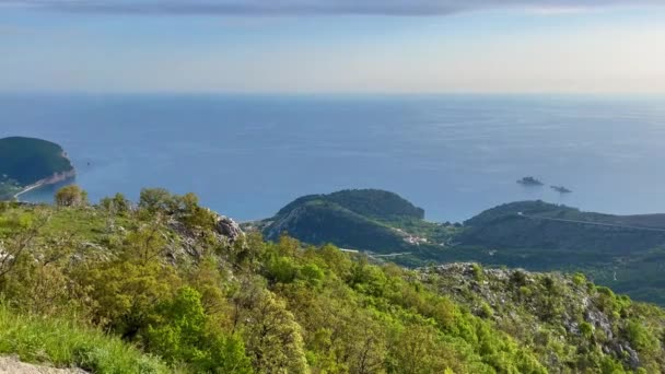 Utsikt Över Adriatiska Havet Nära Staden Petrovac Vid Solnedgången Vägresa — Stockvideo
