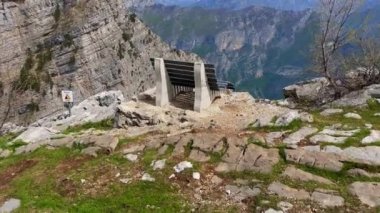 Grlo Sokolovo kanyonundaki bir manzara Karadağ 'da ünlü bir manzara. Balkanlar 'a Seyahat kavramı.