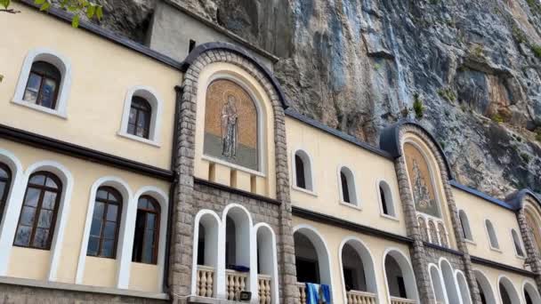 Steadycam Shot Ostrog Monastery Monasterio Ostrog Montenegro Important Orthodox Religion — 비디오