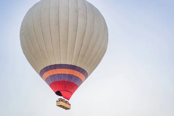 Mavi Gökyüzünde Güzel Sıcak Hava Balonları — Stok fotoğraf