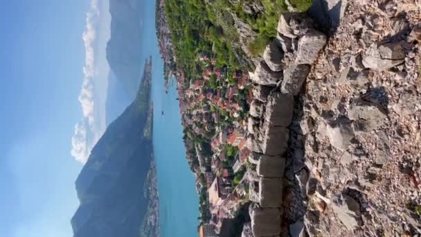 Vertical Video View City Kotor Mountain Road Leading Abandoned Old — Vídeo de Stock