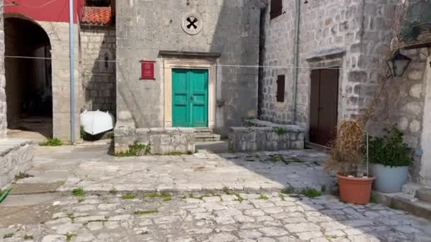 Walking Charming Coastal Town Perast Montenegro Strolling Its Cobblestone Streets — Stok video