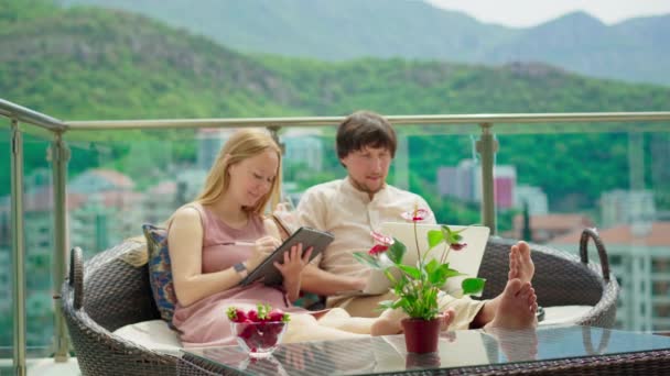 Young Man Woman Balcony Sofa Surrounded Mountain Scenery Working Creating — Vídeo de Stock