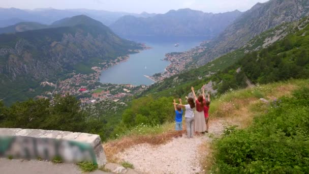 Group Tourists Two Women Children Visit Winding Kotor Cetinje Serpentine — Stockvideo