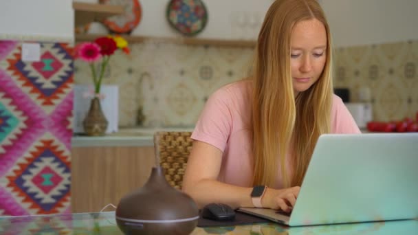Video Features Young Woman Sitting Desk Her Apartment Working Her — Vídeo de Stock