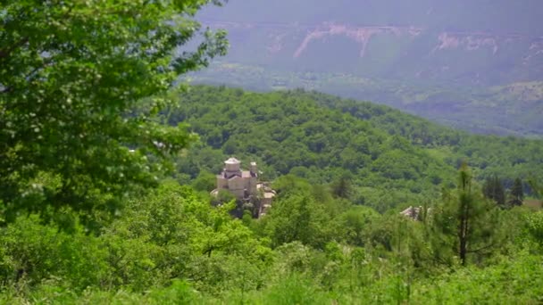 Hermosa Vista Parte Inferior Del Monasterio Ostrog Monasterio Ostrog Montenegro — Vídeo de stock