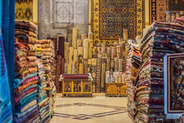 Turkish carpet market. Turkish carpets for sale.