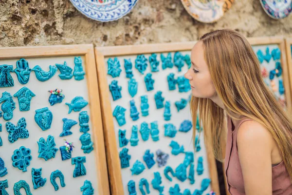 stock image Closeup of beautiful woman looking at Turkish souvenirs for sale in the Grand Bazaar Istanbul, Turkey.