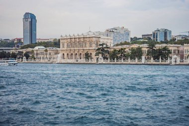 Dolmabahce Sarayı manzarası Yansımalı, İstanbul, Boğaz manzaralı hindi suyu manzaralı.