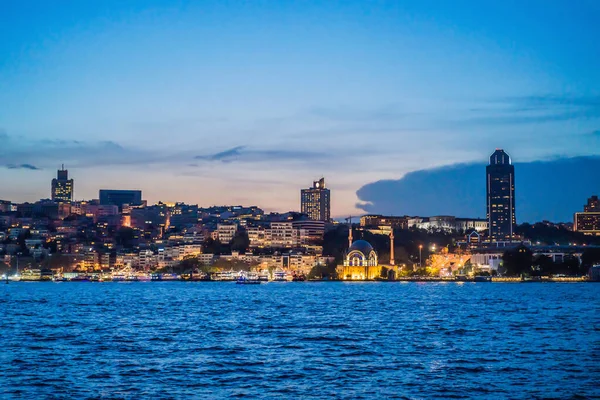 Istanbul Při Západu Slunce Turecko Turistický Člun Pluje Golden Horn — Stock fotografie
