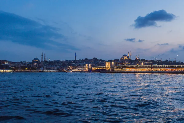 Istanbul Coucher Soleil Turquie Bateau Touristique Navigue Sur Corne Été — Photo