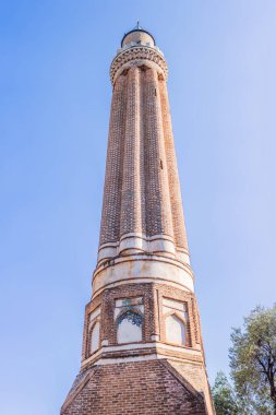 Antalya 'daki Alaaddin Camii' nin minaresi. Yivli Minare.