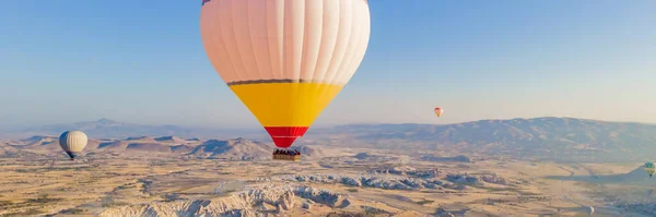 Banner Long Format Bunte Heißluftballons Fliegen Über Das Tal Der — Stockfoto