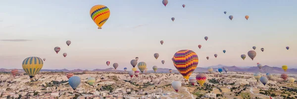 Banner Long Format Kolorowe Balony Gorące Powietrze Lecące Nad Wróżkową — Zdjęcie stockowe