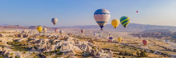 Banner Long Format Πολύχρωμα Αερόστατα Θερμού Αέρα Που Πετούν Πάνω — Φωτογραφία Αρχείου