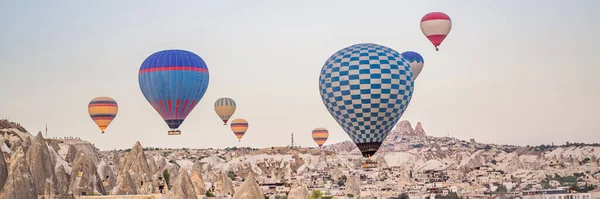 Kapadokya Üzerinde Uçan Renkli Sıcak Hava Balonu Türkiye Banner Büyük — Stok fotoğraf