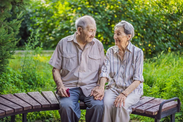 Coppia Anziani Innamorati Marito Moglie Anziani Che Tengono Mano Legano — Foto Stock