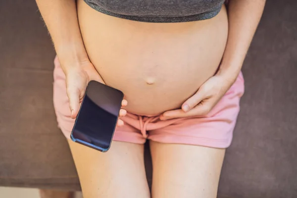 Hamilelik Modeli Uygulaması Taşınabilir Hamilelik Çevrimiçi Annelik Başvurusu Hamile Anne — Stok fotoğraf