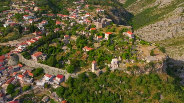Nsansız Hava Aracı Stari Bar Kalıntılarını Büyüleyici Bir Şekilde Yakalıyor — Stok video